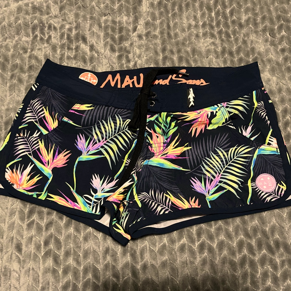 Size medium, swim shirt for the beach!